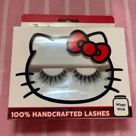 Brand New Limited Edition Crème Shop Hello Kitty Wispy Wink Lashes - Picture 1 of 2